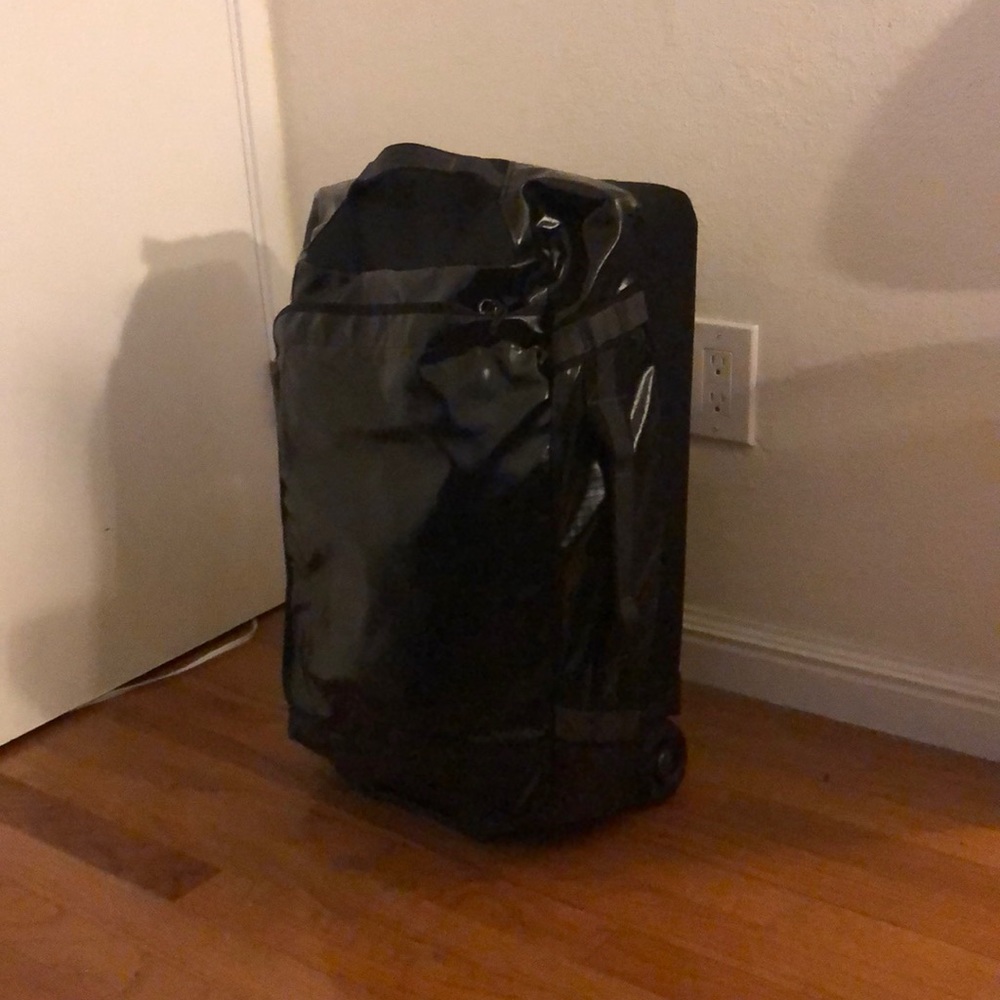 Patagonia black hole Roller bag